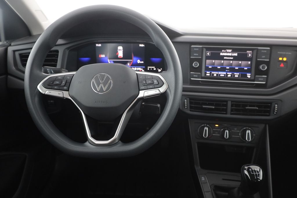 Volkswagen Polo 2023 г. Синий, пробег 22350 км