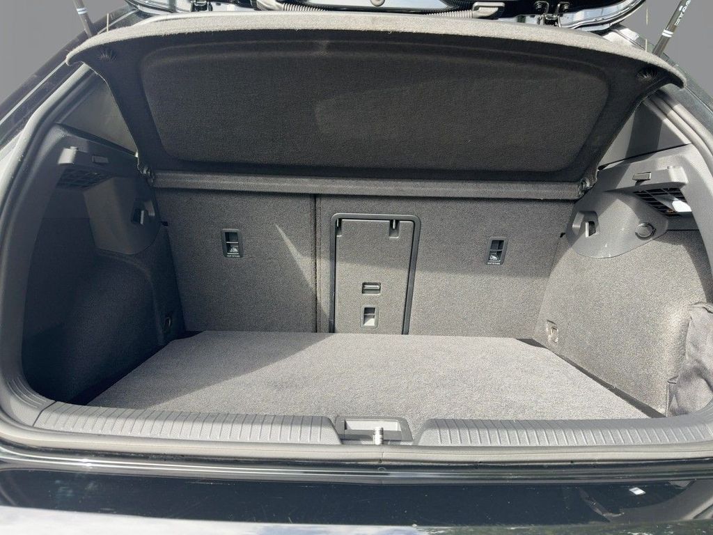 Volkswagen Golf 2024 г. Чёрный, пробег 51097 км
