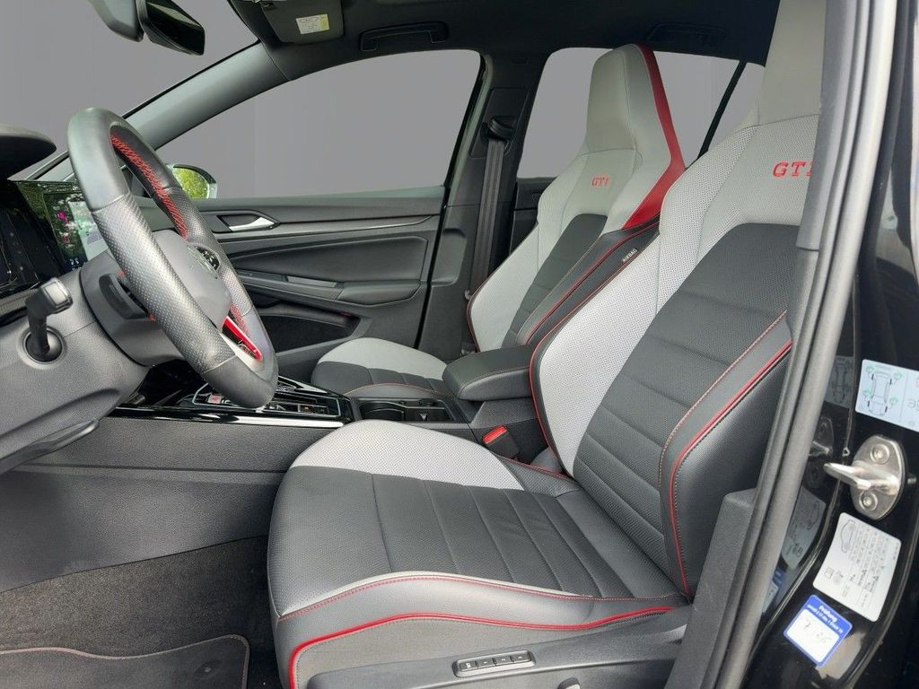 Volkswagen Golf 2024 г. Чёрный, пробег 51097 км