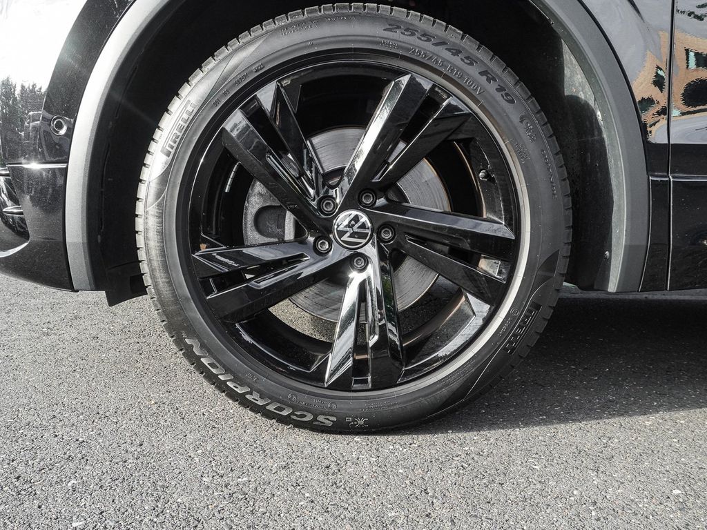 Volkswagen TIGUAN ALLSPACE 2023 г. Чёрный, пробег 43554 км