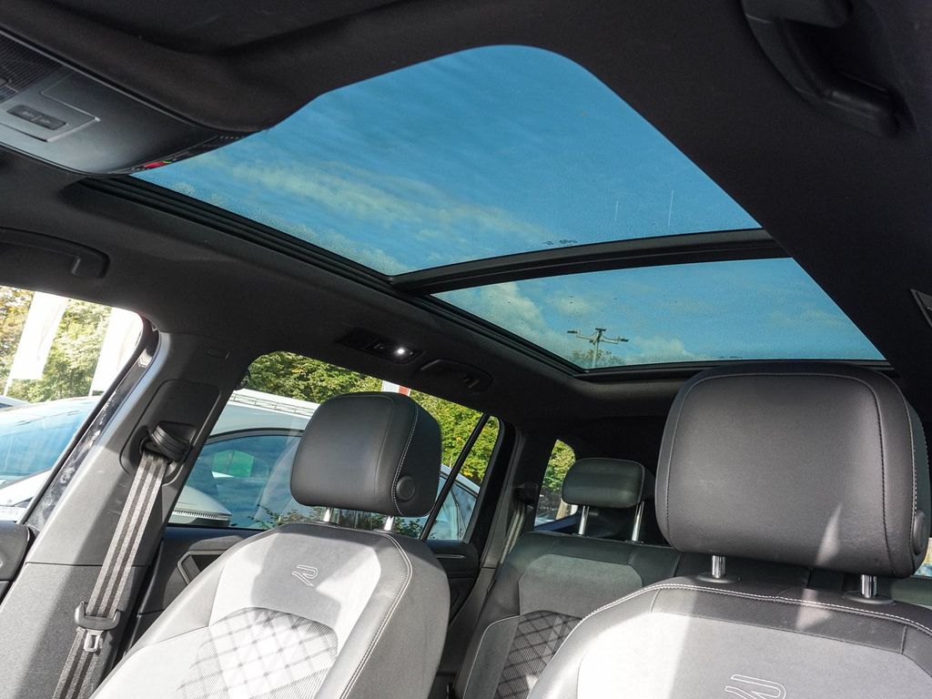 Volkswagen TIGUAN ALLSPACE 2023 г. Чёрный, пробег 43554 км
