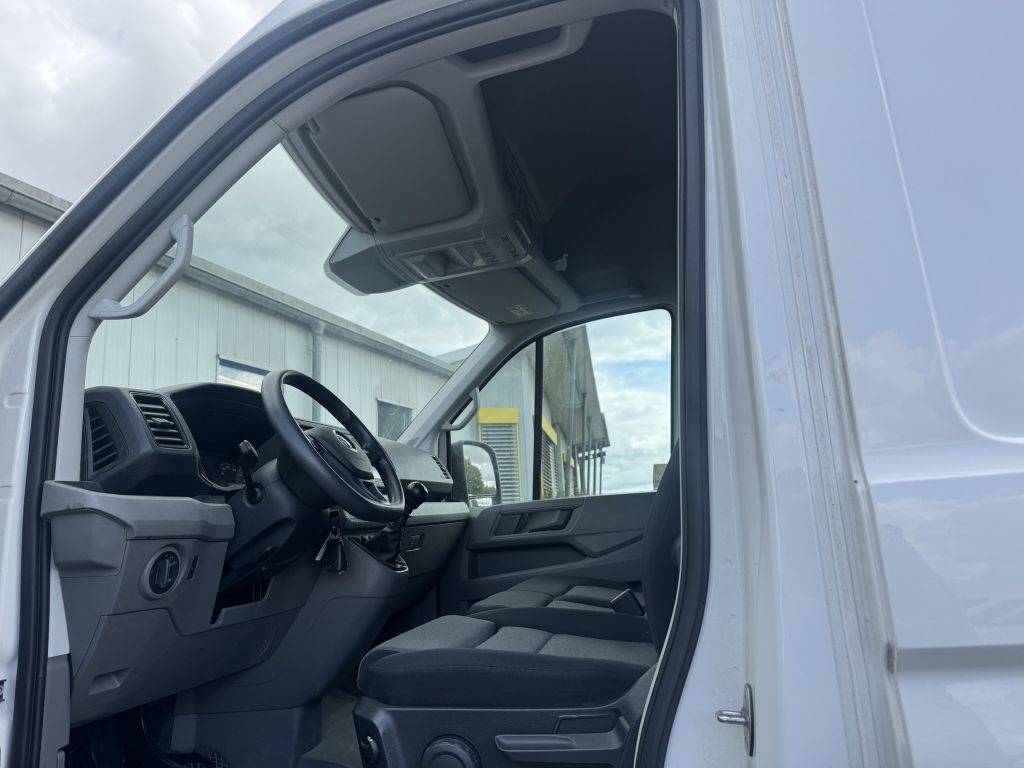 Volkswagen CRAFTER 2022 г. Белый, пробег 42000 км