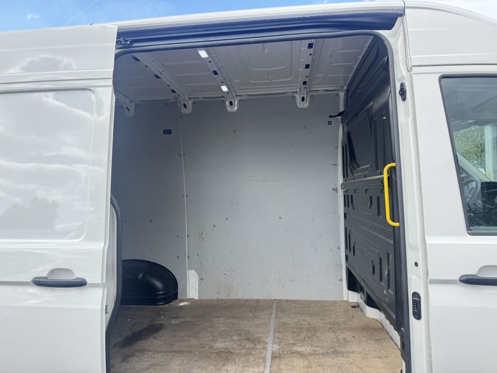 Volkswagen CRAFTER 2022 г. Белый, пробег 42000 км