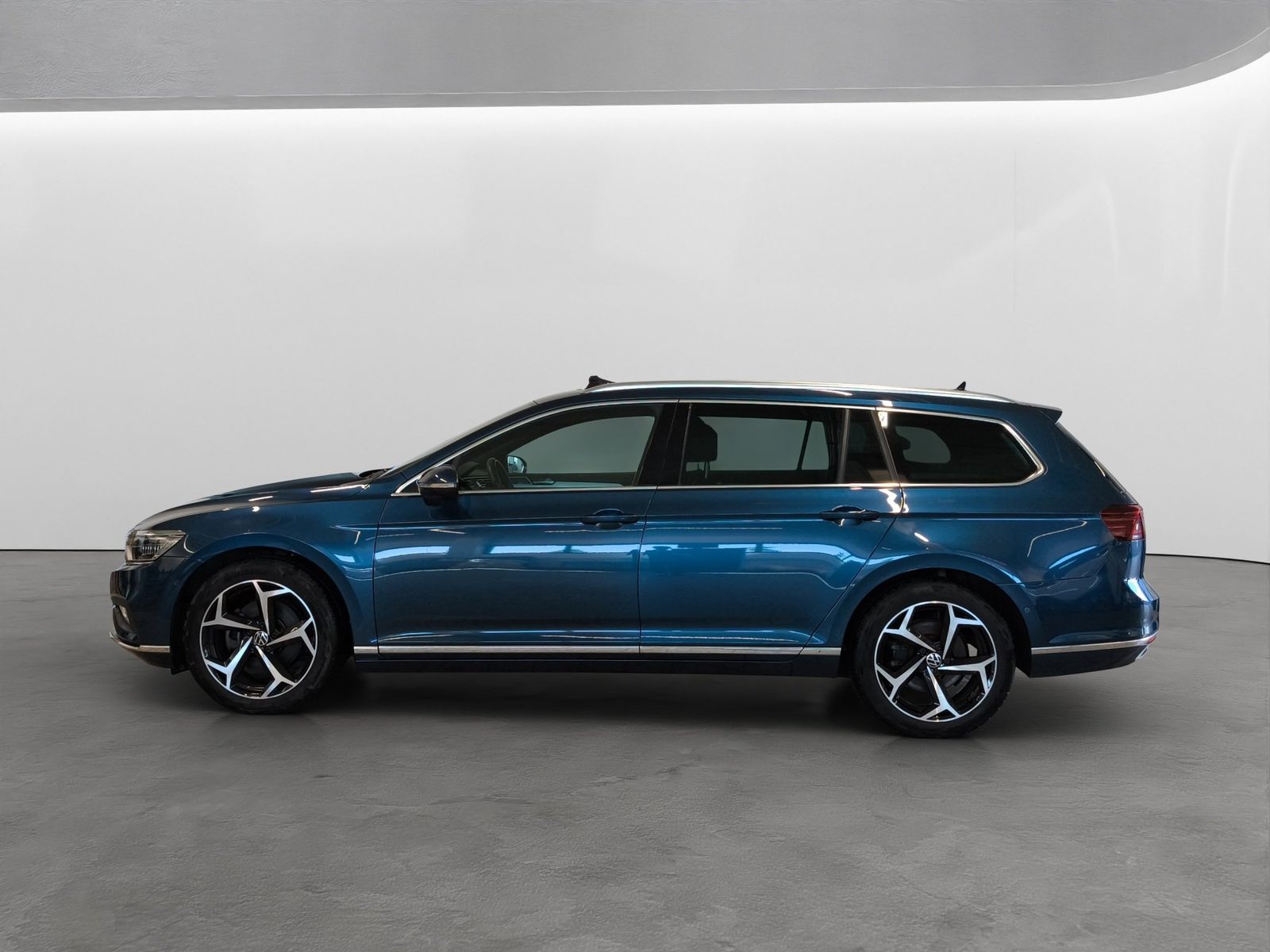 Volkswagen PASSAT VARIANT 2023 г. Синий, пробег 29377 км