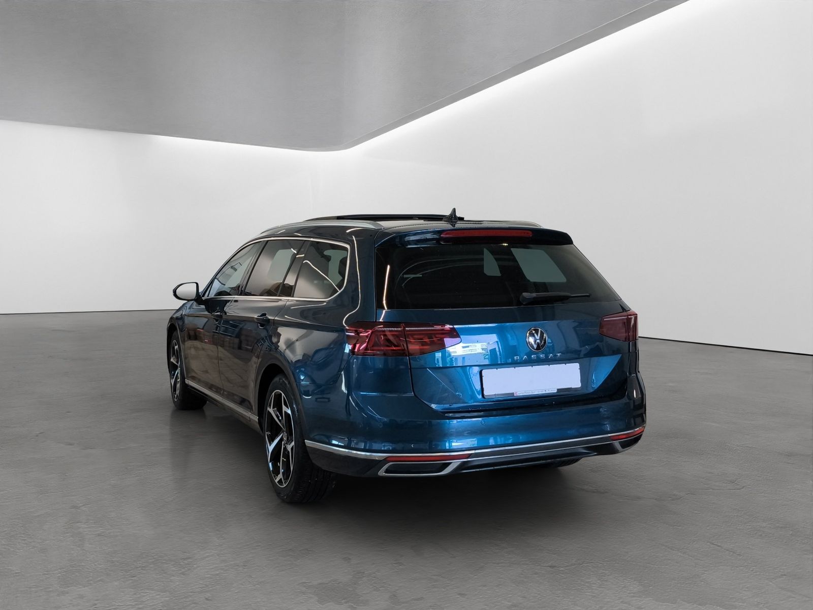 Volkswagen PASSAT VARIANT 2023 г. Синий, пробег 29377 км