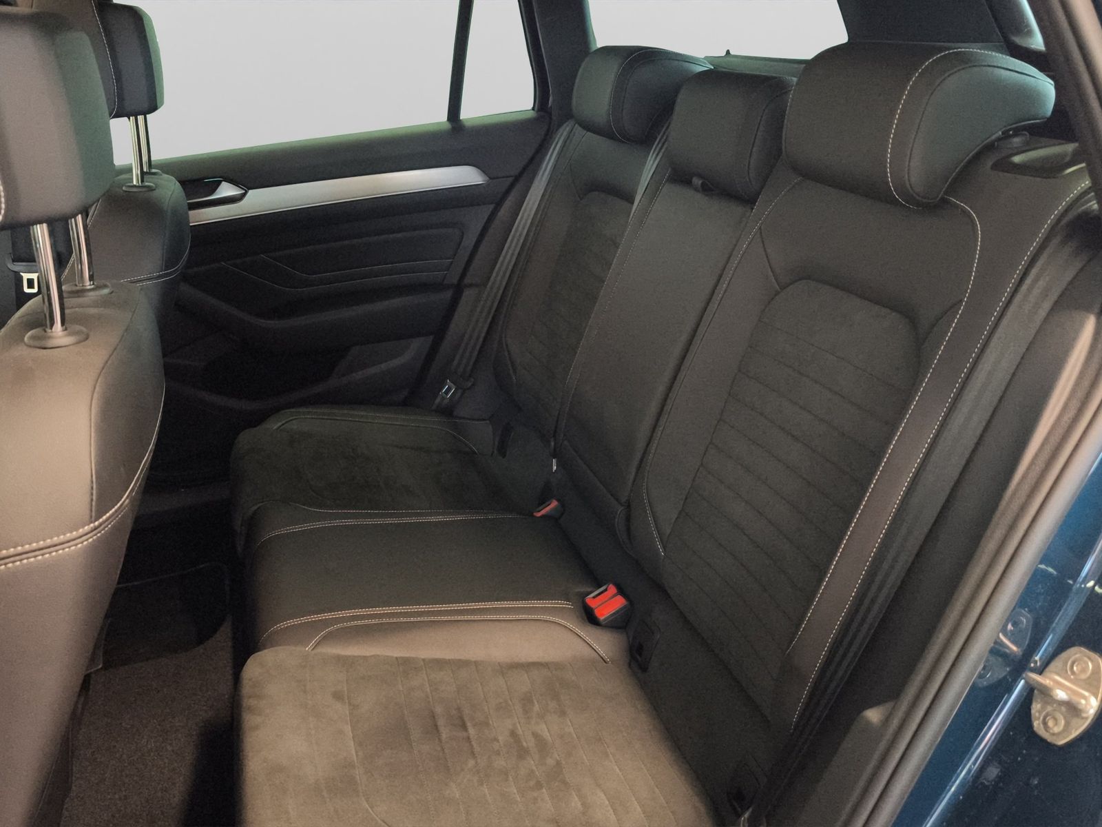 Volkswagen PASSAT VARIANT 2023 г. Синий, пробег 29377 км
