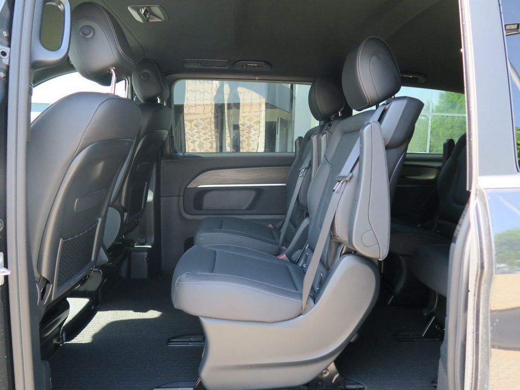Mercedes-Benz V 300 2024 г. Серый, пробег 35497 км