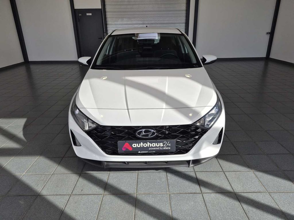Hyundai i20 2021 г. Белый, пробег 28166 км