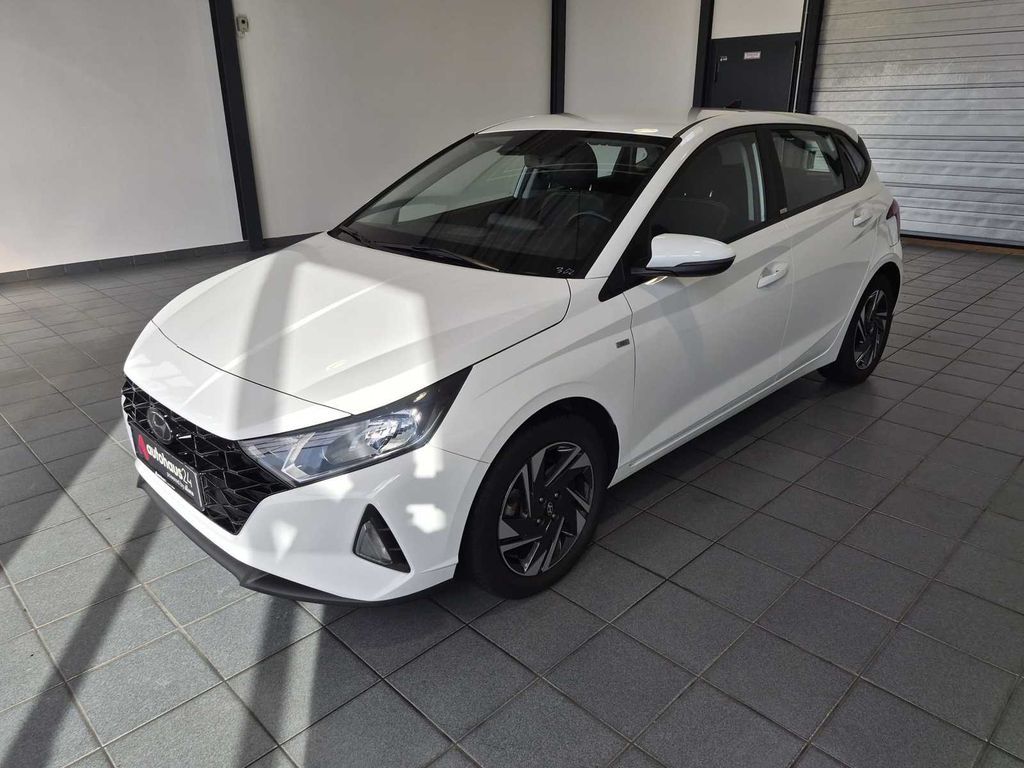 Hyundai i20 2021 г. Белый, пробег 28166 км