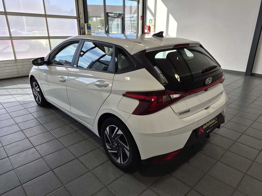 Hyundai i20 2021 г. Белый, пробег 28166 км