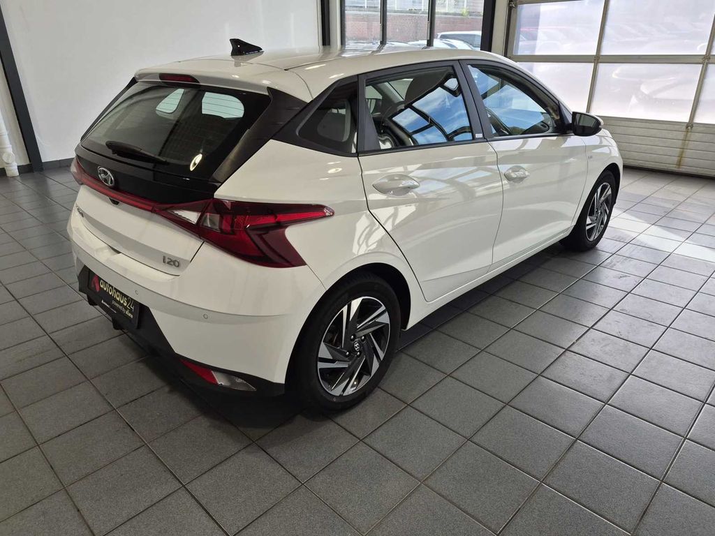 Hyundai i20 2021 г. Белый, пробег 28166 км