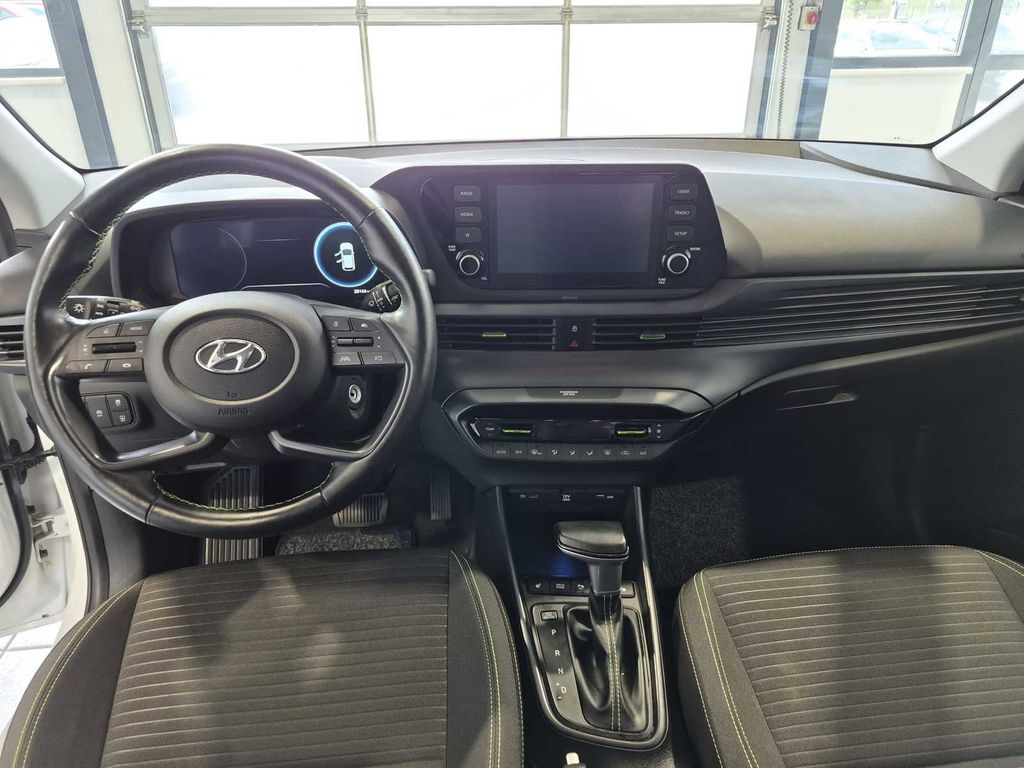 Hyundai i20 2021 г. Белый, пробег 28166 км