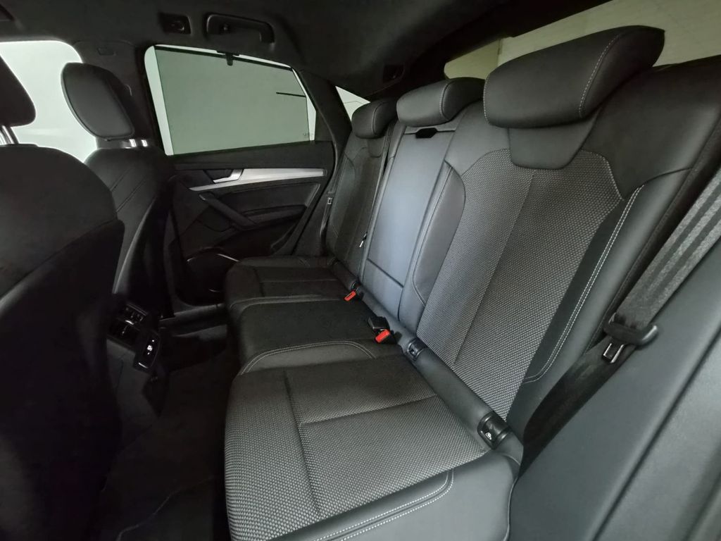 Audi Q5 2022 г. Серый, пробег 43550 км