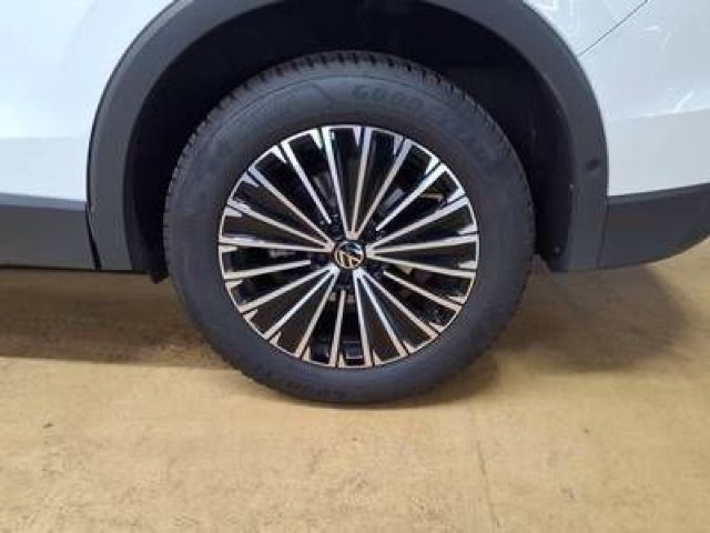 Volkswagen Tiguan 2026 г. Белый, пробег 22380 км