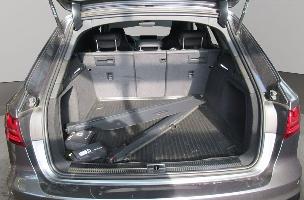 Audi A4 2024 г. Серый, пробег 44428 км