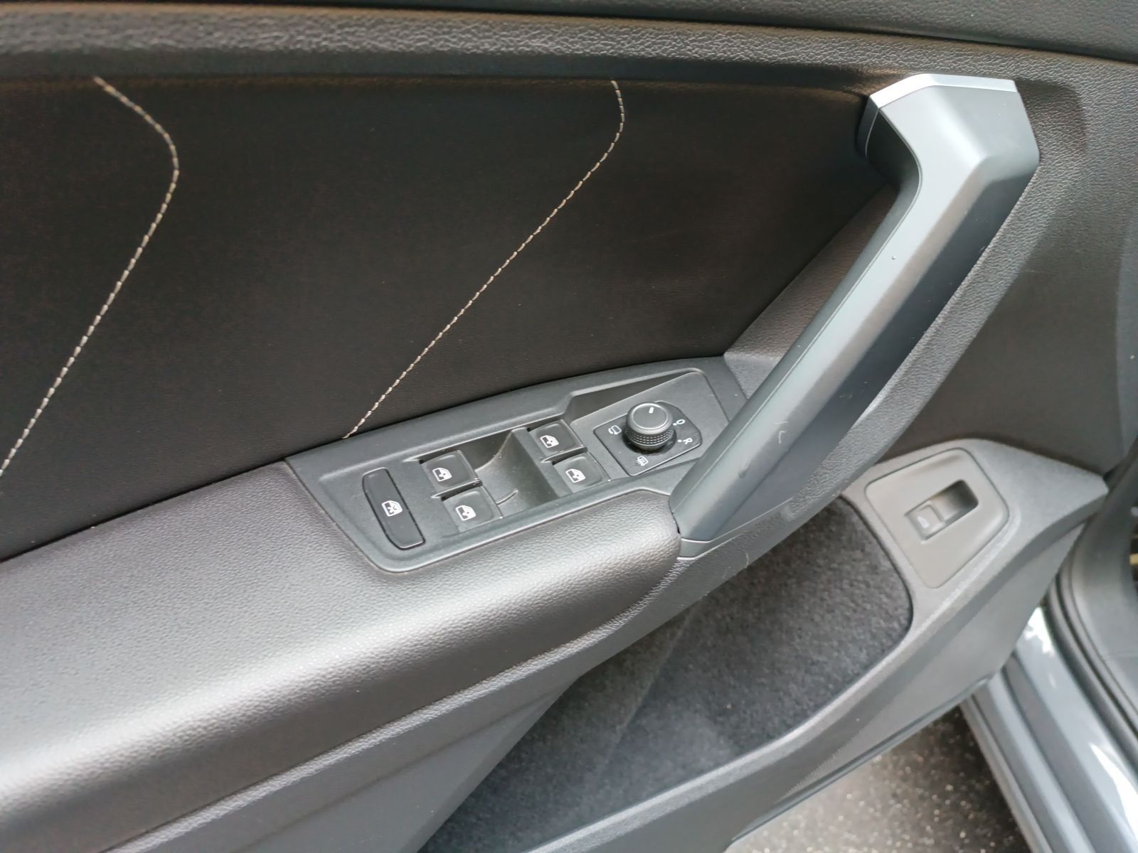 Volkswagen Tiguan 2021 г. Серый, пробег 52732 км