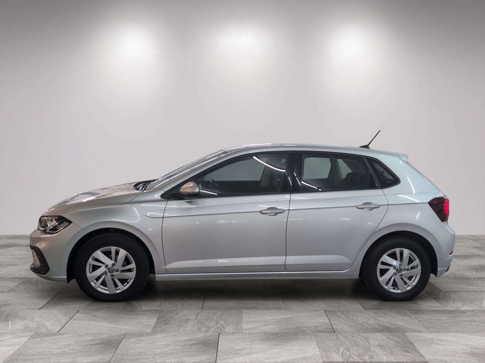 Volkswagen Polo 2023 г. Серебристый, пробег 31920 км