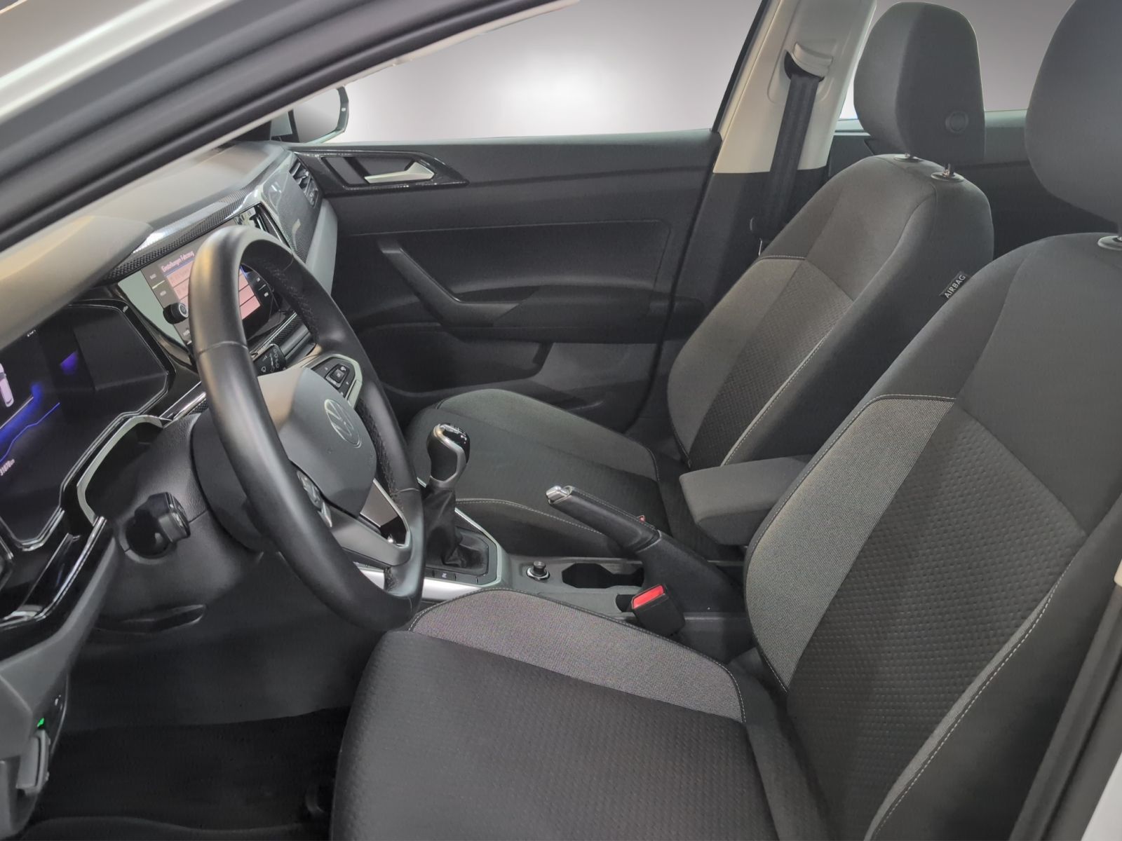 Volkswagen Polo 2023 г. Серебристый, пробег 31920 км