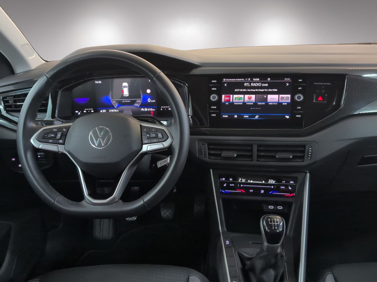 Volkswagen Polo 2023 г. Серебристый, пробег 31920 км