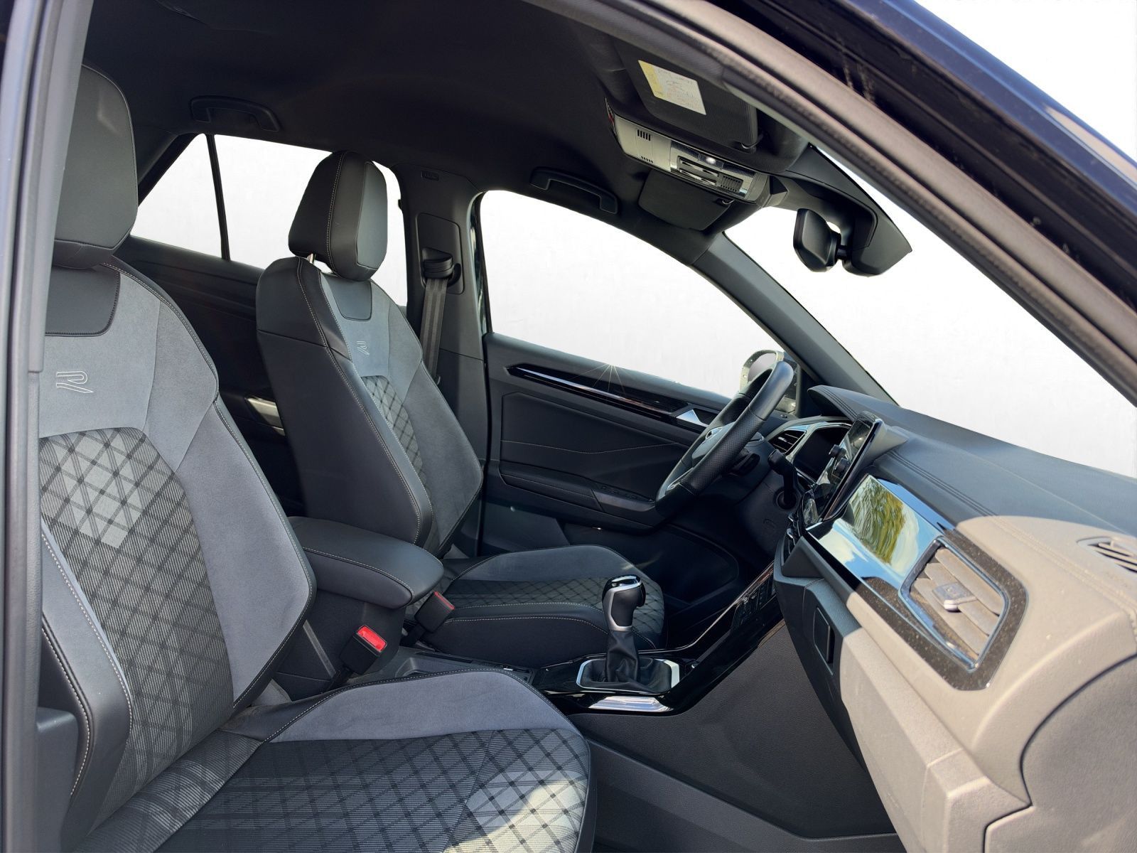Volkswagen T-Roc 2023 г. Чёрный, пробег 59300 км