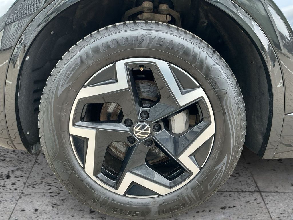 Volkswagen Touareg 2025 г. Чёрный, пробег 17400 км
