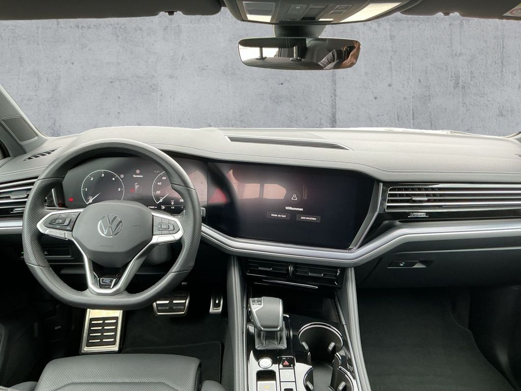 Volkswagen Touareg 2025 г. Чёрный, пробег 17400 км
