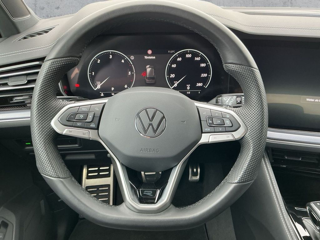 Volkswagen Touareg 2025 г. Чёрный, пробег 17400 км
