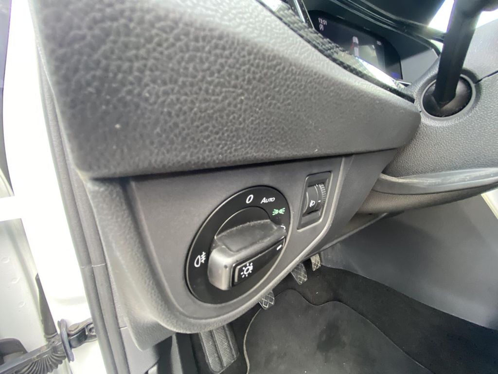 Volkswagen Taigo 2022 г. Белый, пробег 32495 км