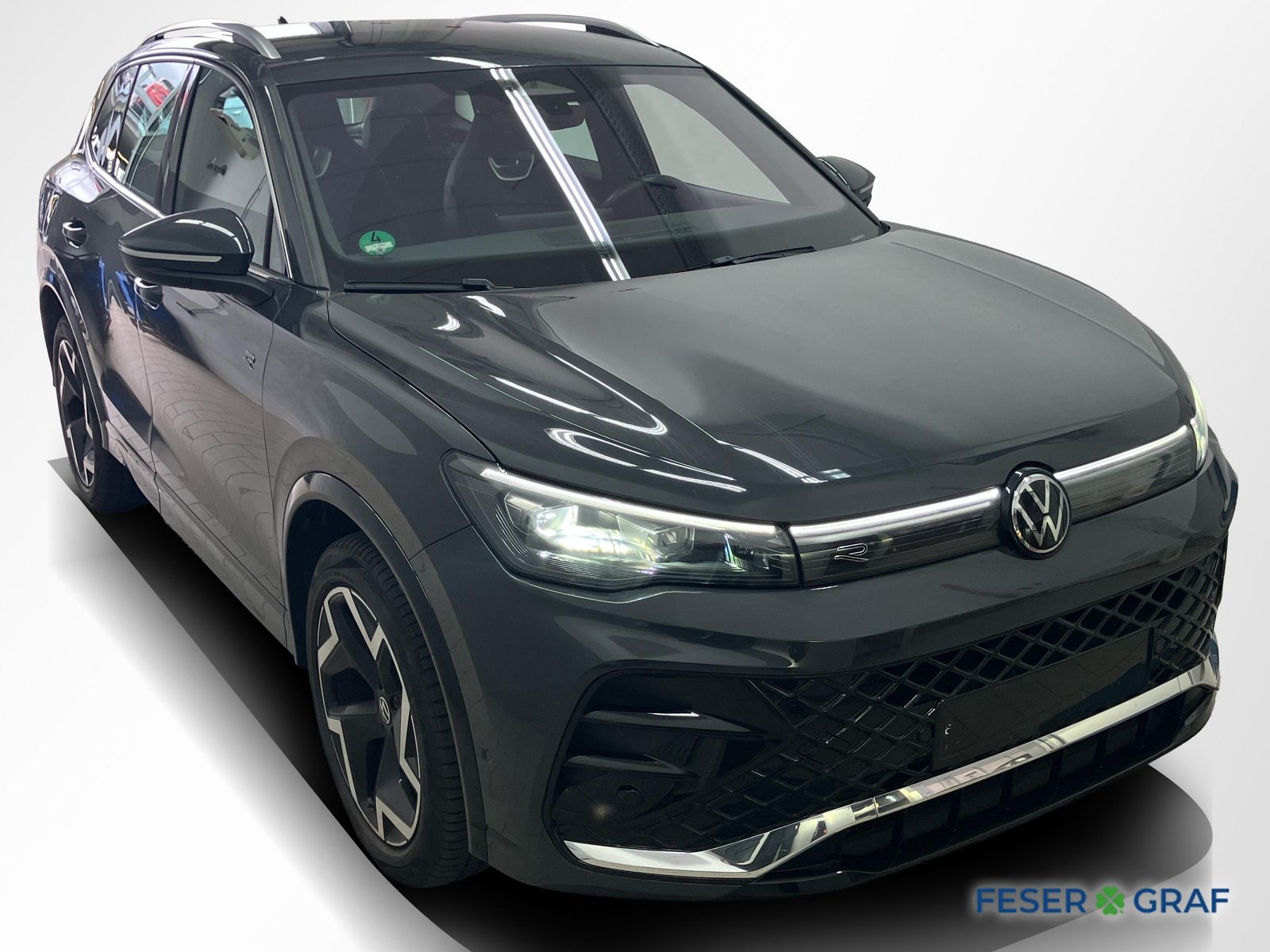 Volkswagen Tiguan 2024 г. Серый, пробег 38650 км
