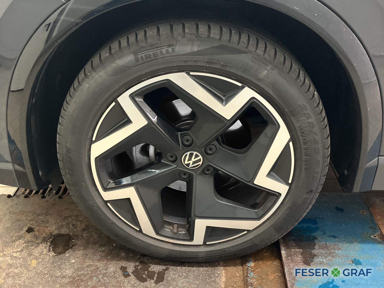 Volkswagen Tiguan 2024 г. Серый, пробег 38650 км