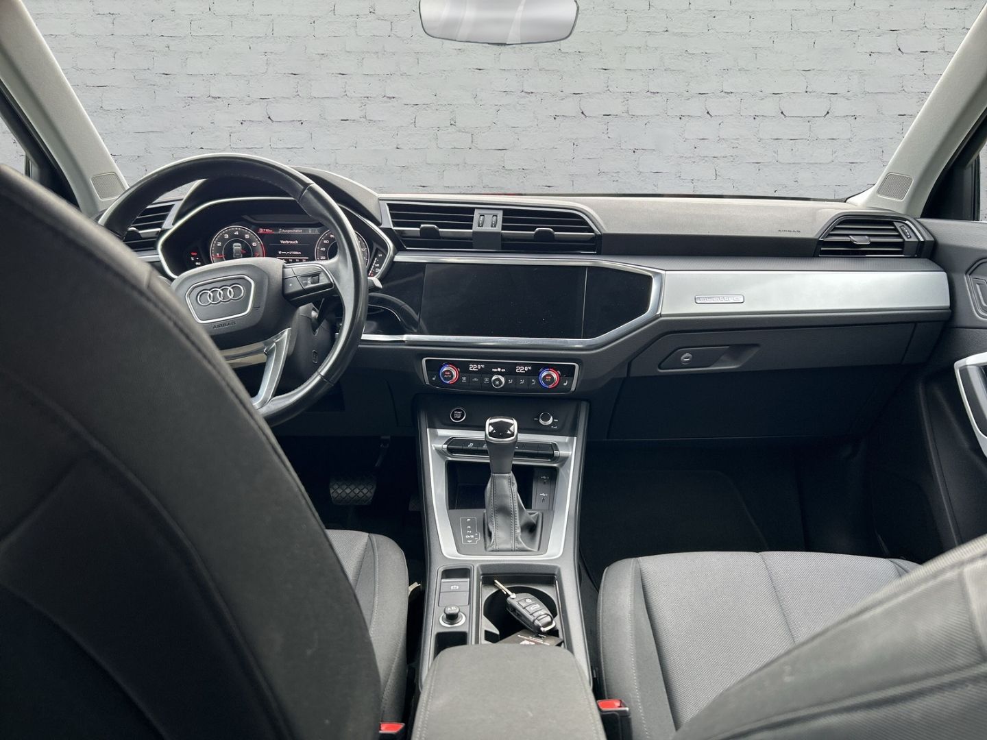 Audi Q3 2023 г. Серый, пробег 38104 км