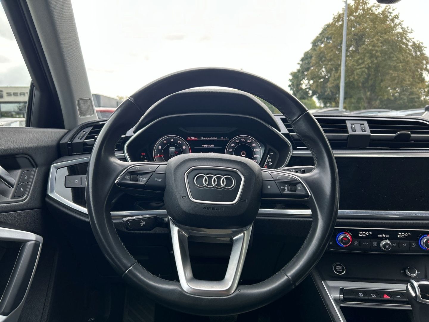 Audi Q3 2023 г. Серый, пробег 38104 км