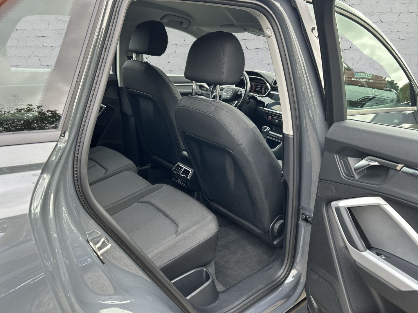 Audi Q3 2023 г. Серый, пробег 38104 км