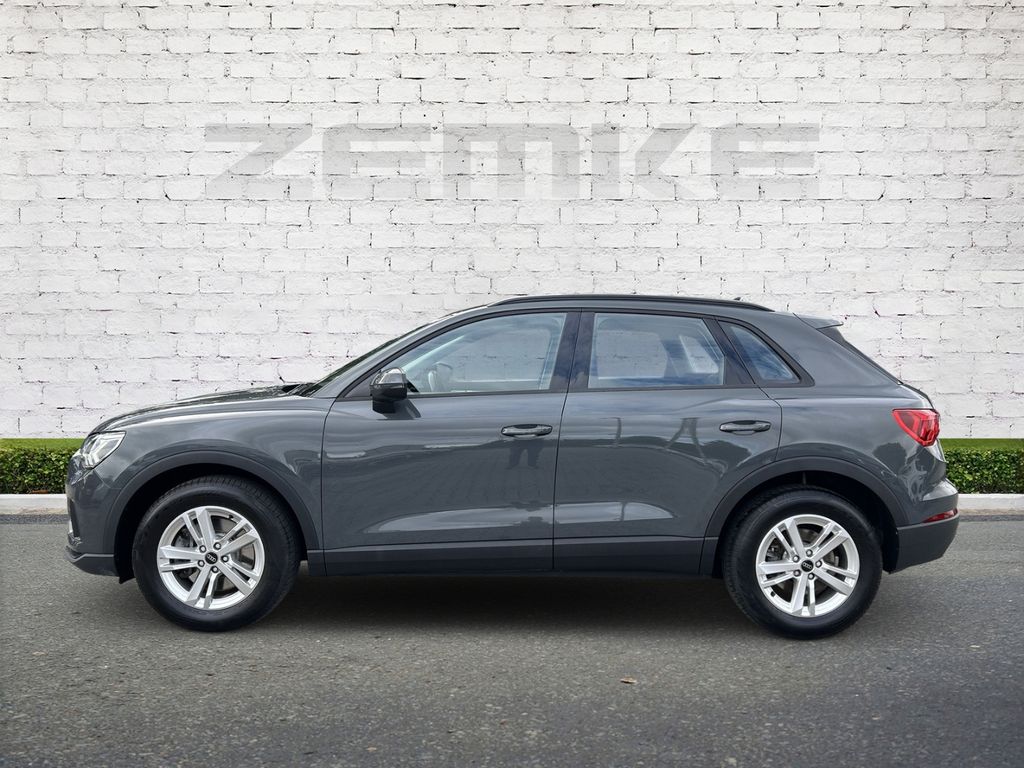 Audi Q3 2023 г. Серый, пробег 38104 км