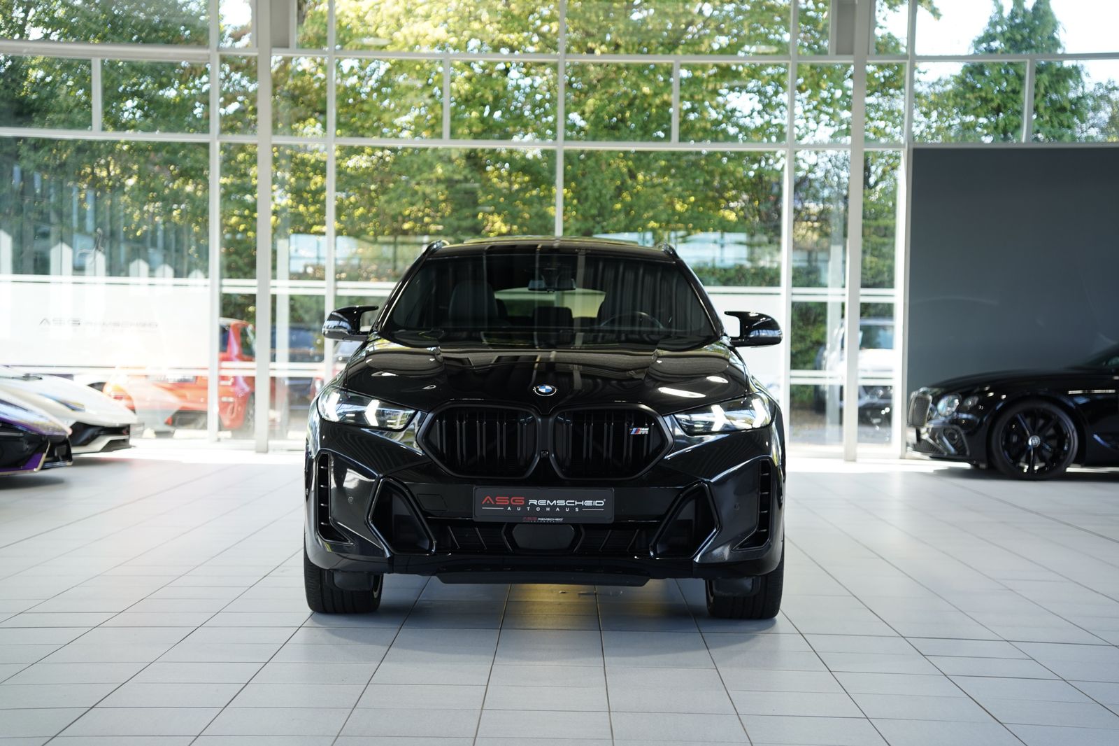 BMW X6 M60 2023 г. Чёрный, пробег 60000 км