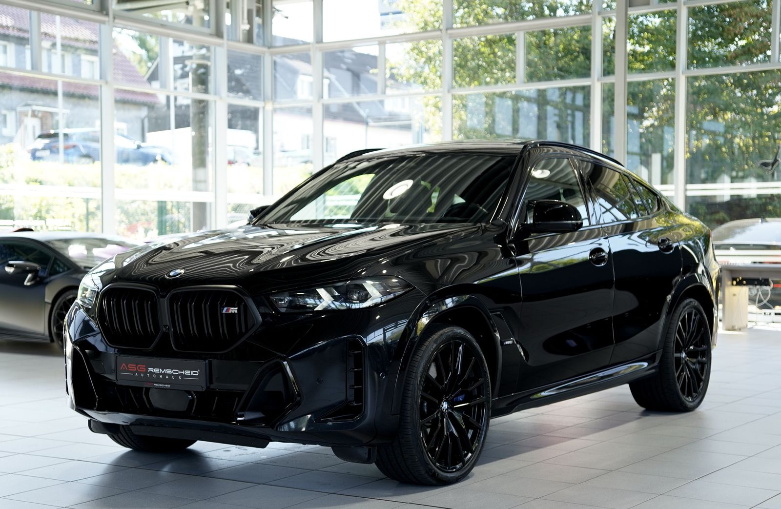 BMW X6 M60 2023 г. Чёрный, пробег 60000 км