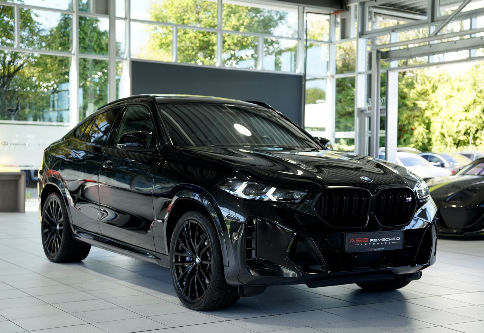 BMW X6 M60 2023 г. Чёрный, пробег 60000 км