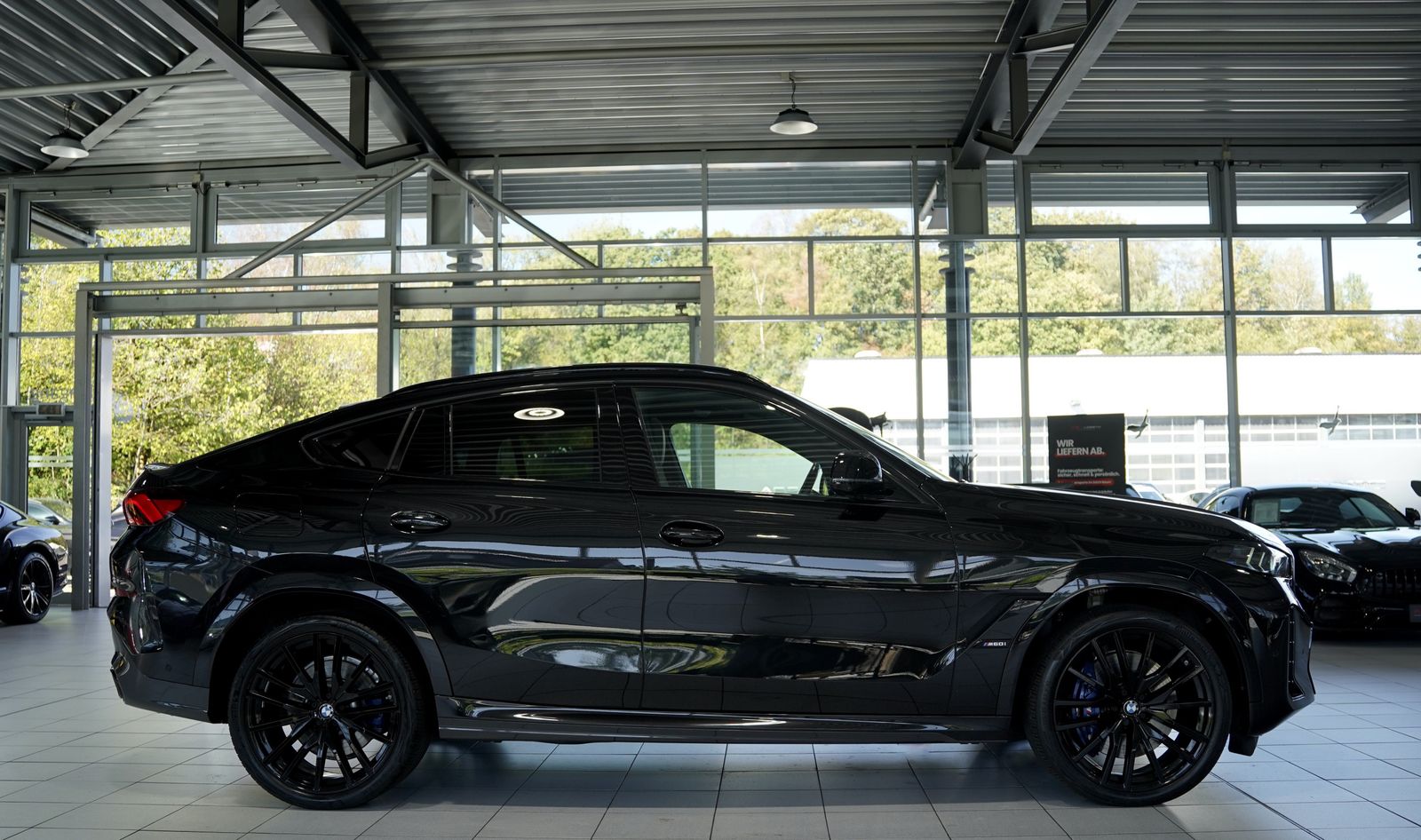 BMW X6 M60 2023 г. Чёрный, пробег 60000 км