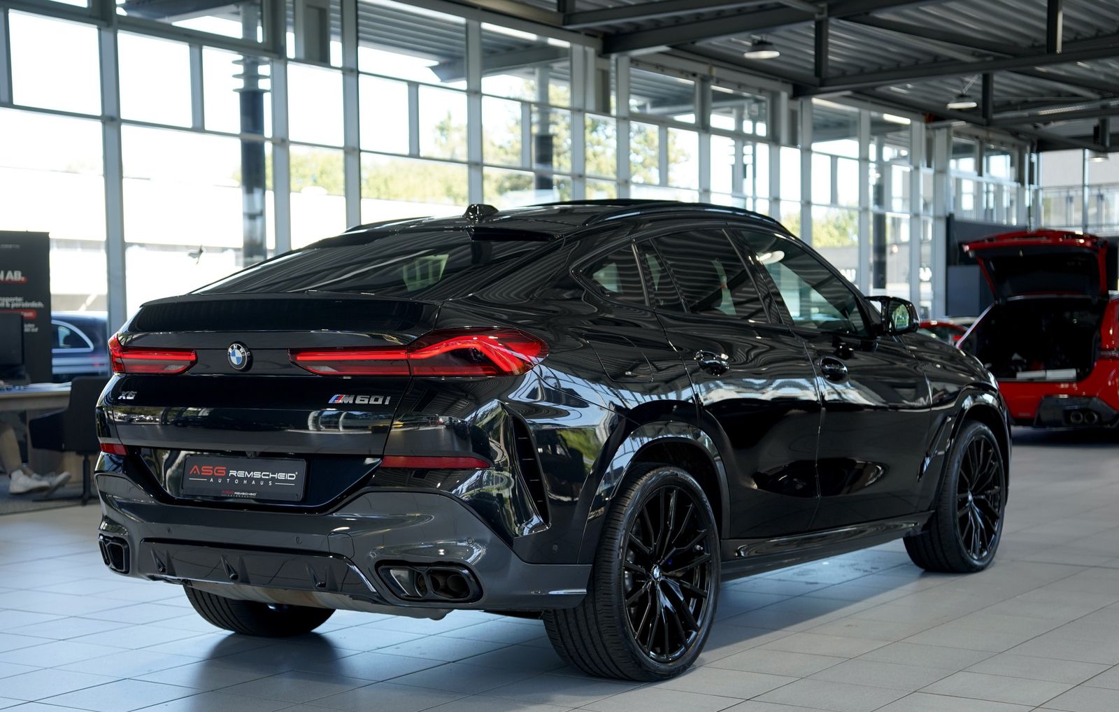 BMW X6 M60 2023 г. Чёрный, пробег 60000 км