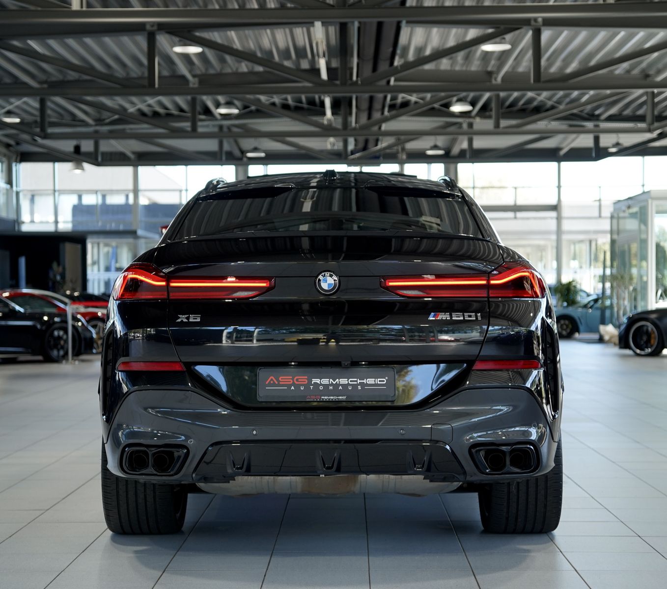 BMW X6 M60 2023 г. Чёрный, пробег 60000 км
