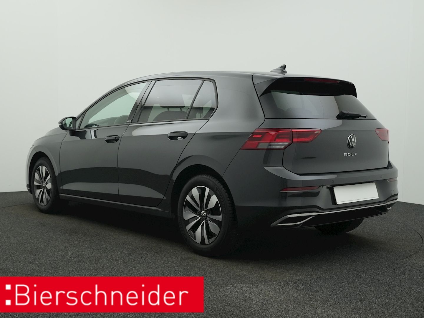 Volkswagen Golf 2024 г. Серый, пробег 19920 км