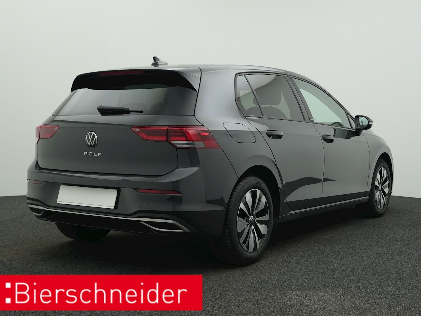 Volkswagen Golf 2024 г. Серый, пробег 19920 км