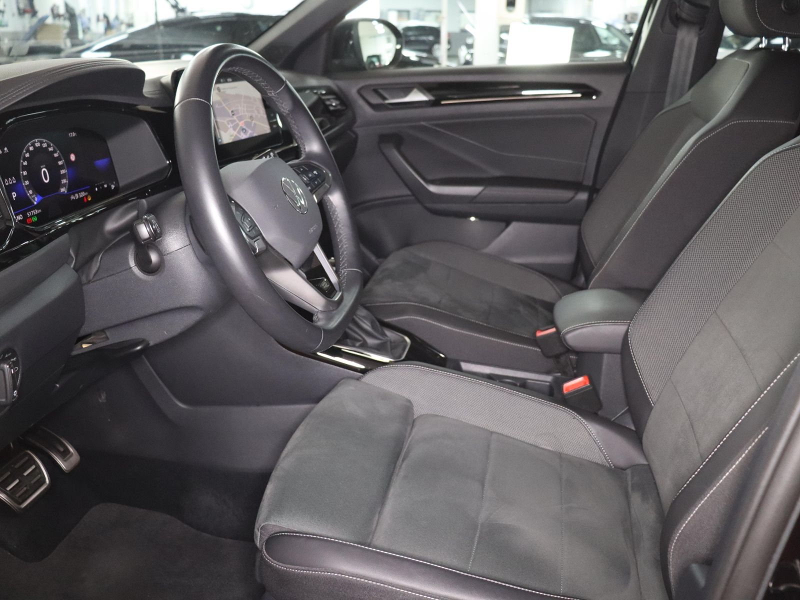 Volkswagen T-Roc 2024 г. Чёрный, пробег 51917 км