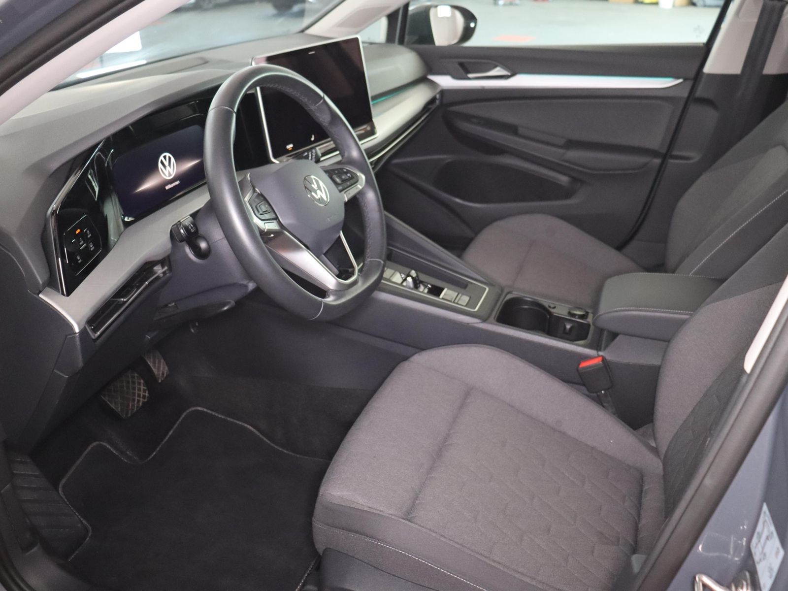 Volkswagen Golf 2025 г. Серый, пробег 28044 км