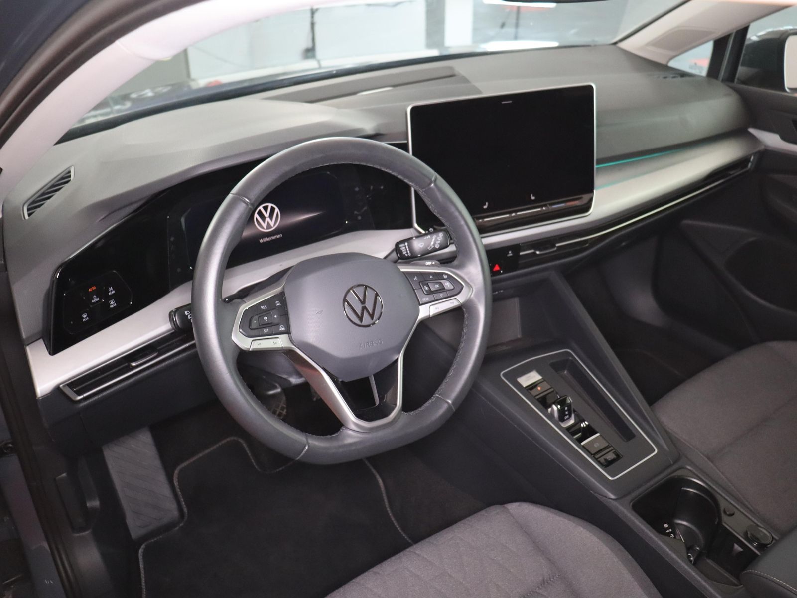 Volkswagen Golf 2025 г. Серый, пробег 28044 км