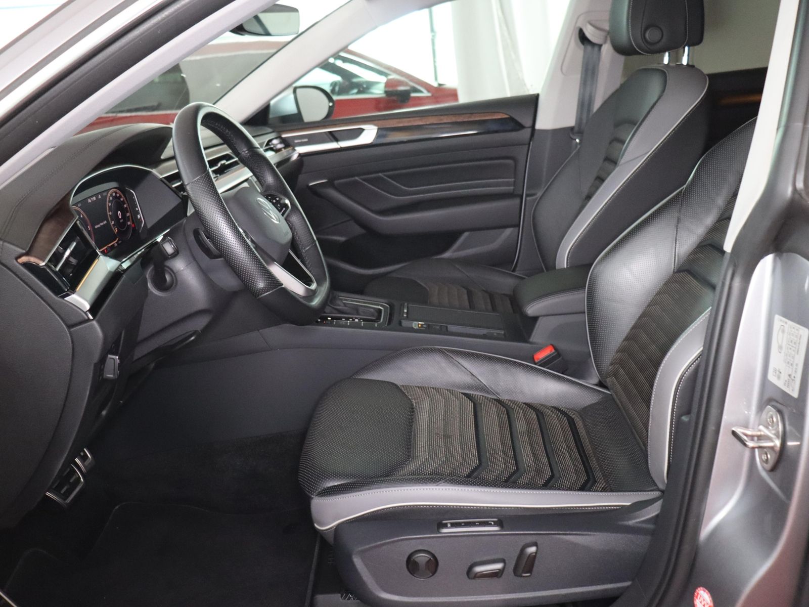 Volkswagen Arteon 2023 г. Серебристый, пробег 55752 км