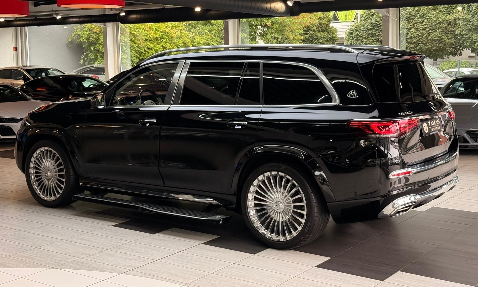Mercedes-Benz GLS 600 2023 г. Чёрный, пробег 39000 км