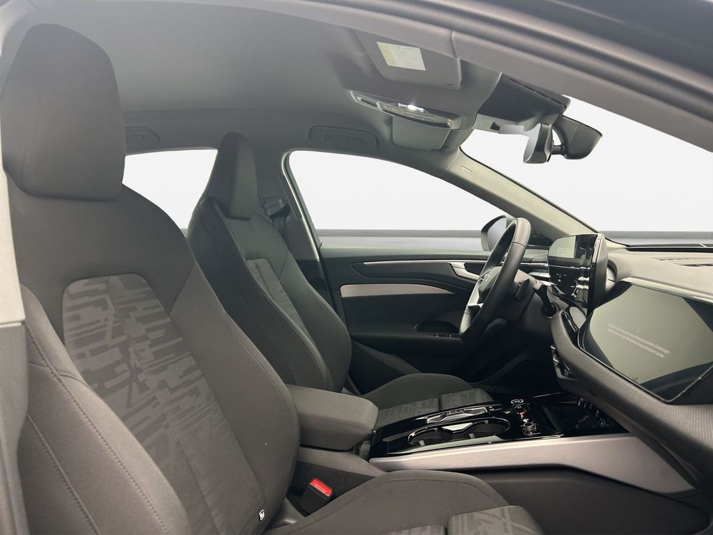 Audi A6 2025 г. Чёрный, пробег 29500 км