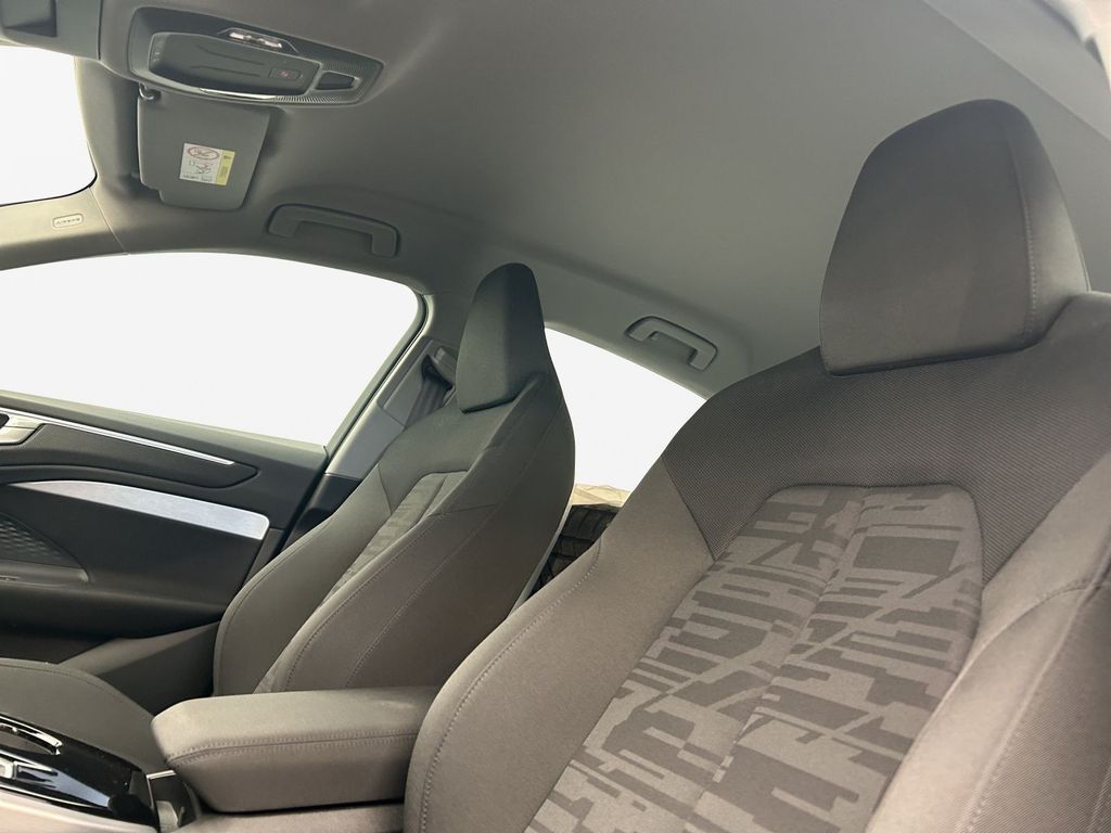 Audi A6 2025 г. Чёрный, пробег 29500 км