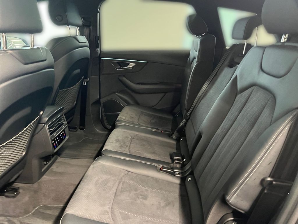 Audi Q7 2023 г. Белый, пробег 42038 км